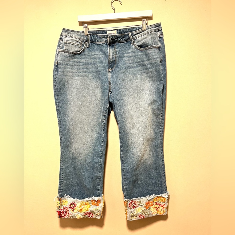 Driftwood Collette Floral Embroidered Blue Jeans - Picture 2 of 11